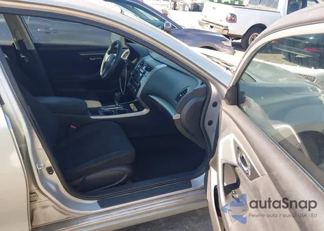 2015 Nissan Altima 2.5 S из США, поврежденный, VIN 1N4AL3AP0FC221829